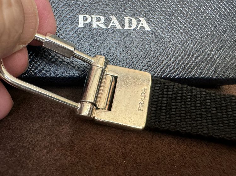 Prada แท้ พวงกุญแจ Key holder พวงกุญแจ Canvas strap อะไหล่เงิน มีกล่องครับ++++  รูปที่ 6