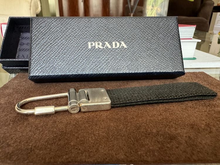 Prada แท้ พวงกุญแจ Key holder พวงกุญแจ Canvas strap อะไหล่เงิน มีกล่องครับ++++  รูปที่ 2