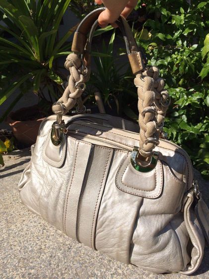 กระเป๋าถือ Chole แท้ สีเมทาลิค รูปที่ 2