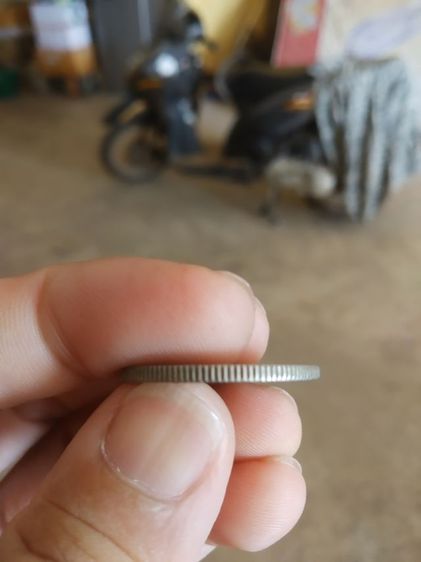 เหรียญกษาปณ์ที่ระลึก(เหรียญหนึ่งบาทเจ้าฟ้าสิรินธรบัณฑิตพระองค์แรกในมหาวิทยาลัยแห่งประเทศไทยปี2520)เหรียญที่สำคัญในวาระที่สำคัญและบุคคลสำคัญ รูปที่ 11