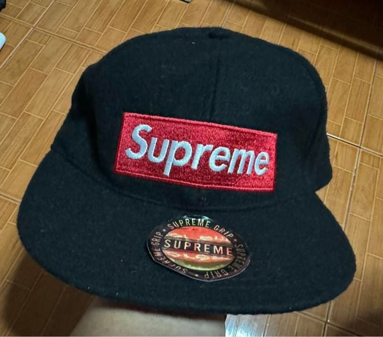 หมวก Supreme