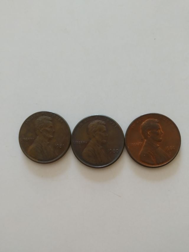เหรียญต่างประเทศเป็นเหรียญกษาปณ์(เหรียญกษาปณ์สหรัฐอเมริกา(1981-1980-1988)(1cent)เหรียญโลก)เหรียญกษาปณ์เก่าเอาไว้สะสมหรือโชว์ รูปที่ 1