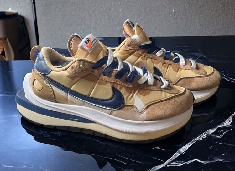 🇺🇸 sacai’s Nylon-Based Nike VaporWaffle To Release In Tan And Navy Colorway รูปที่ 3