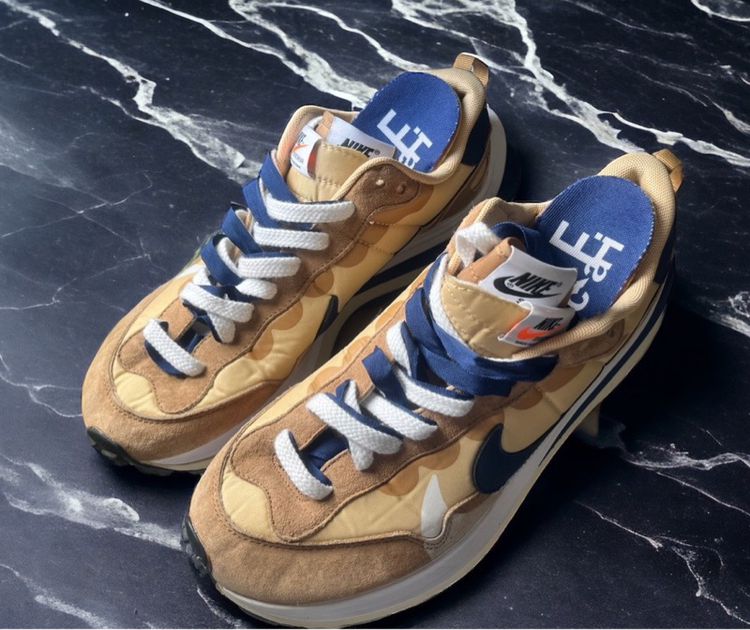 🇺🇸 sacai’s Nylon-Based Nike VaporWaffle To Release In Tan And Navy Colorway รูปที่ 11