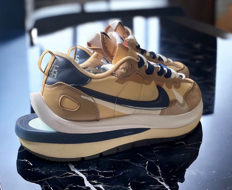 🇺🇸 sacai’s Nylon-Based Nike VaporWaffle To Release In Tan And Navy Colorway รูปที่ 4