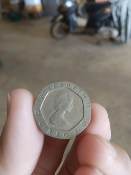 เหรียญประเทศอังกฤษ(เหรียญ20เพนนีผลิตในปี1982ด้านหน้าเหรียญเป็นรูปพระนางอลิซาเบธที่2ประเทศอังกฤษ(หายาก)(คริสตศักราช1982))สะสมและไว้โชว์ รูปที่ 8