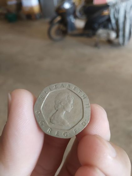 เหรียญประเทศอังกฤษ(เหรียญ20เพนนีผลิตในปี1982ด้านหน้าเหรียญเป็นรูปพระนางอลิซาเบธที่2ประเทศอังกฤษ(หายาก)(คริสตศักราช1982))สะสมและไว้โชว์ รูปที่ 12