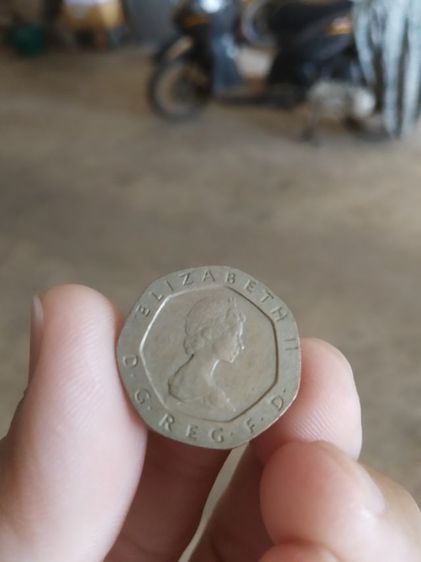 เหรียญประเทศอังกฤษ(เหรียญ20เพนนีผลิตในปี1982ด้านหน้าเหรียญเป็นรูปพระนางอลิซาเบธที่2ประเทศอังกฤษ(หายาก)(คริสตศักราช1982))สะสมและไว้โชว์ รูปที่ 16