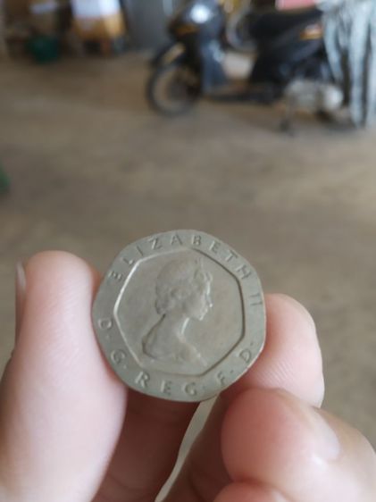 เหรียญประเทศอังกฤษ(เหรียญ20เพนนีผลิตในปี1982ด้านหน้าเหรียญเป็นรูปพระนางอลิซาเบธที่2ประเทศอังกฤษ(หายาก)(คริสตศักราช1982))สะสมและไว้โชว์ รูปที่ 6