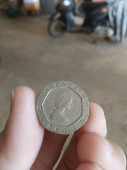เหรียญประเทศอังกฤษ(เหรียญ20เพนนีผลิตในปี1982ด้านหน้าเหรียญเป็นรูปพระนางอลิซาเบธที่2ประเทศอังกฤษ(หายาก)(คริสตศักราช1982))สะสมและไว้โชว์ รูปที่ 14