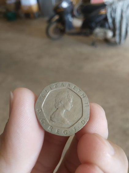 เหรียญประเทศอังกฤษ(เหรียญ20เพนนีผลิตในปี1982ด้านหน้าเหรียญเป็นรูปพระนางอลิซาเบธที่2ประเทศอังกฤษ(หายาก)(คริสตศักราช1982))สะสมและไว้โชว์ รูปที่ 9