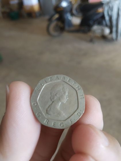 เหรียญประเทศอังกฤษ(เหรียญ20เพนนีผลิตในปี1982ด้านหน้าเหรียญเป็นรูปพระนางอลิซาเบธที่2ประเทศอังกฤษ(หายาก)(คริสตศักราช1982))สะสมและไว้โชว์ รูปที่ 7