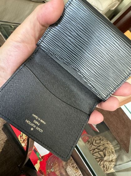 Louis Vuitton แท้ กระเป๋าใส่บัตร LV Enveloppe Cartes De Visite  วัสดุหนังแท้ epi สีดำ สภาพดีมาก พร้อมกล่อง+++  รูปที่ 4