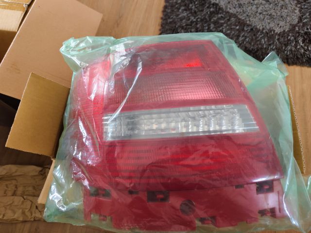 ไฟท้าย Audi A4 B5 ปี99-2000 ของแท้ ของใหม่ ครบคู่ หายาก สำหรับท่านที่รักรุ่นนี้ สะสมรุ่นนี้เก็บแบบเนี๊ยบๆ รูปที่ 4