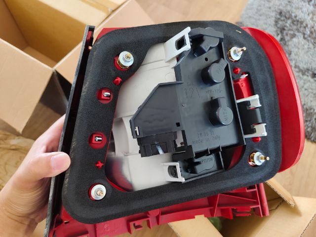 ไฟท้าย Audi A4 B5 ปี99-2000 ของแท้ ของใหม่ ครบคู่ หายาก สำหรับท่านที่รักรุ่นนี้ สะสมรุ่นนี้เก็บแบบเนี๊ยบๆ รูปที่ 6