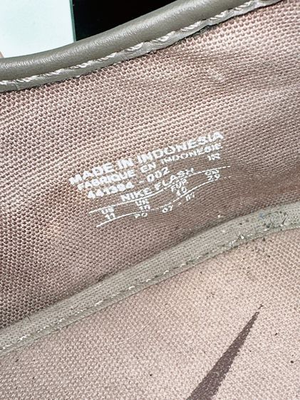 รองเท้า Nike Sz.11us45eu29cm สีเขียว นิ้วก้อยซ้ายมีติดกาวเพิ่ม นอกนั้นสวย ทรงพื้นบางใส่สบาย ใส่เที่ยวลำลองดี รูปที่ 13