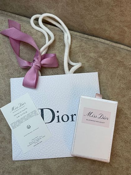น้ำหอม Miss Dior Blooming Bouquet พร้อมกล่องดอกไม้และถุงกระดาษ รูปที่ 11