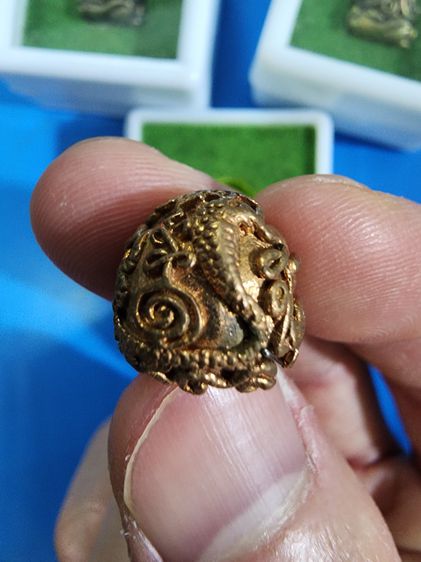 พระปิดตา พังพการ พ่อท่านไข่ วัดลำมะนาว นครศรีธรรมราช ปี 2546 เก่าเก็บ เดิมๆ พร้อมตลับ หายาก สร้างน้อย มีหลายองคื ครับ  รูปที่ 6