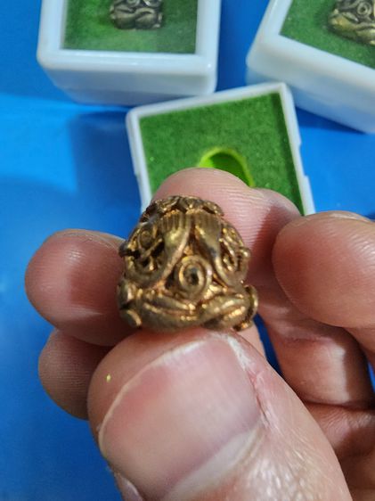 พระปิดตา พังพการ พ่อท่านไข่ วัดลำมะนาว นครศรีธรรมราช ปี 2546 เก่าเก็บ เดิมๆ พร้อมตลับ หายาก สร้างน้อย มีหลายองคื ครับ  รูปที่ 9