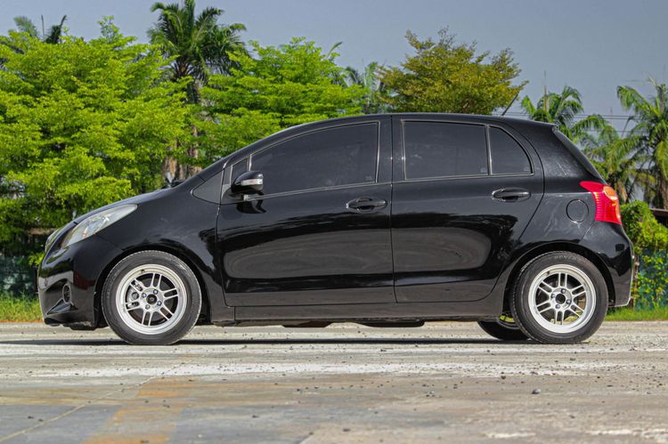 Toyota Yaris 2012 1.5 E Sedan เบนซิน ไม่ติดแก๊ส เกียร์อัตโนมัติ ดำ รูปที่ 4
