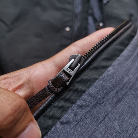 DAKS Dark Grey Full Zipper jacket รอบอก 43” รูปที่ 8