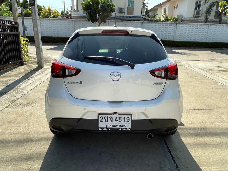 Mazda Mazda 2 2016 1.3 High Connect Sedan เบนซิน ไม่ติดแก๊ส เกียร์อัตโนมัติ ขาว รูปที่ 3