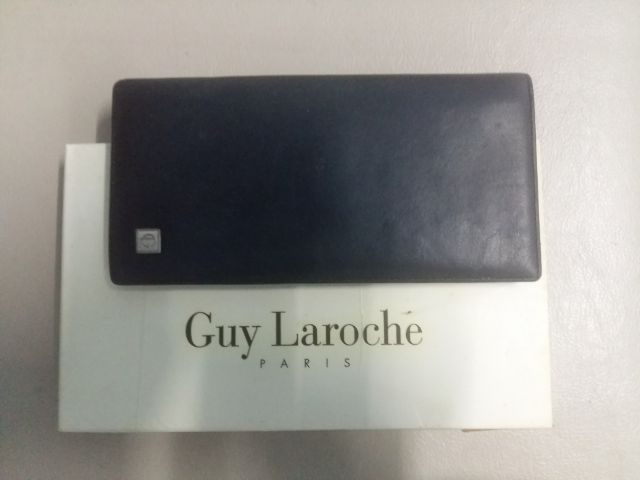 กระเป๋าสตางค์ Guylaroche ใบยาว 2 พับ สีดำ หนังเรียบ โลโก้GL หนังแท้ ขนาด 9 × 18cm. สภาพสวยมากเดิมๆ เจ้าของเก็บรักษาอย่างดี ไว้สะสม รูปที่ 2
