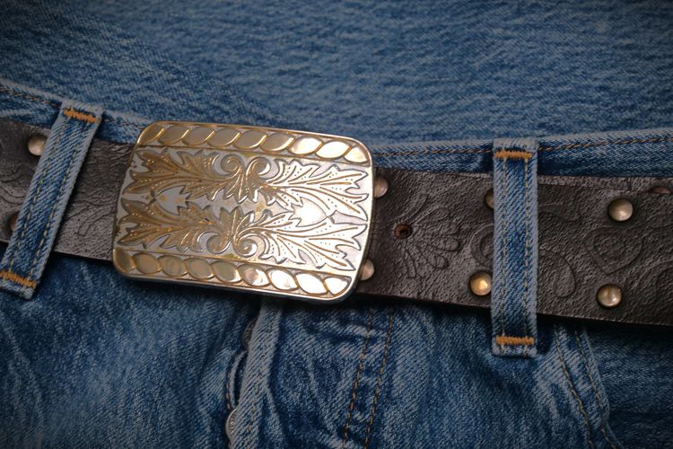 vintage buckle leather belt Stamped genuine leather strap Brass pins รูปที่ 2