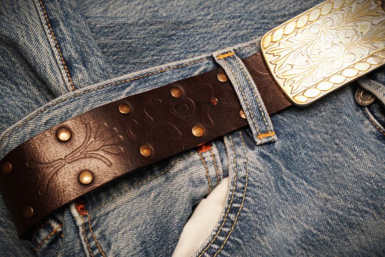vintage buckle leather belt Stamped genuine leather strap Brass pins รูปที่ 6