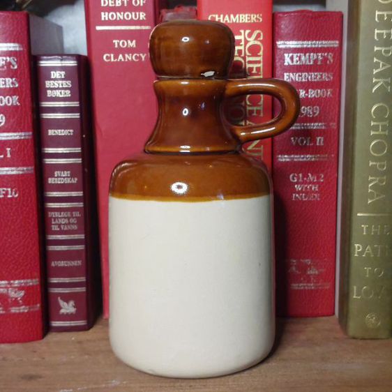 Vintage Hand Painted Ceramic  Bottle 
ขวดดินเผา งานวินเทจ เก่าจากฝรั่งเศษ ครับ ทูโทน สีสวย  มีฝาเปิดได้  แอนทีคมากครับ 🇫🇷✨️ รูปที่ 10