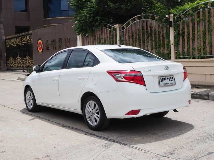 Toyota Vios 2014 1.5 J Sedan เบนซิน LPG เกียร์อัตโนมัติ ขาว รูปที่ 2