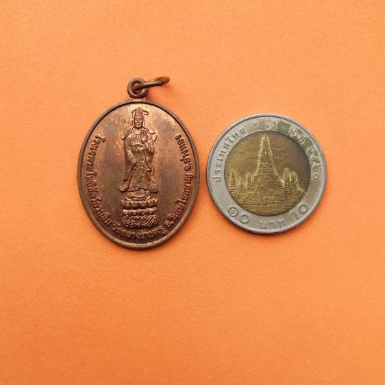 เหรียญ เจ้าแม่กวนอิม โรงเจพระโพธิสัตว์กวนอิม วัดกลางราชครู อ่างทอง เนื้อทองแดง สูง 3 เซน รูปที่ 5