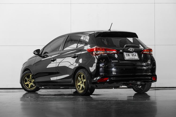 Toyota Yaris 2018 1.2 E Sedan เบนซิน ไม่ติดแก๊ส เกียร์อัตโนมัติ ดำ รูปที่ 4