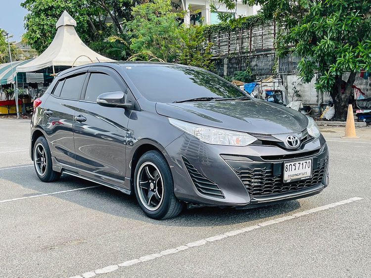 Toyota Yaris 2019 1.2 E Sedan เบนซิน ไม่ติดแก๊ส เกียร์อัตโนมัติ เทา รูปที่ 3