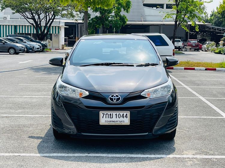 Toyota Yaris 2018 1.2 E Sedan เบนซิน ไม่ติดแก๊ส เกียร์อัตโนมัติ ดำ รูปที่ 2