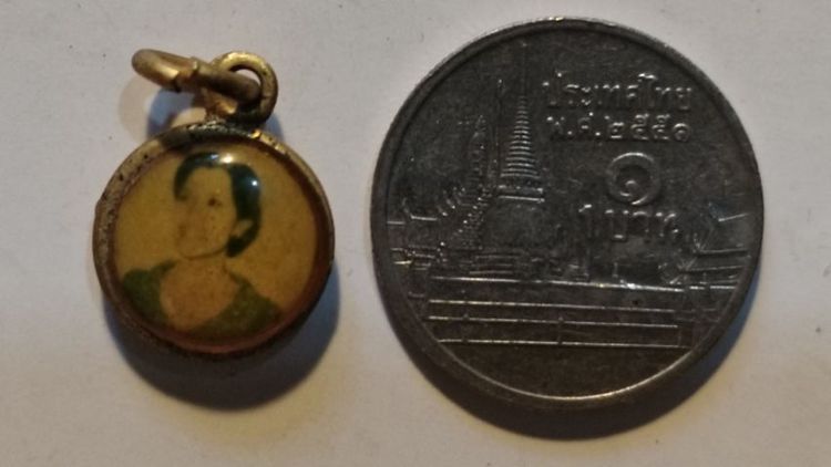 ล๊อ​กเก็ต​กลมภาพถ่ายเก่า​ ​ร8, ร9, พระราชินี​สิริกิติ์​พระ​บรม​ราชชนนี​พัน​ปี​หลวง รูปที่ 3