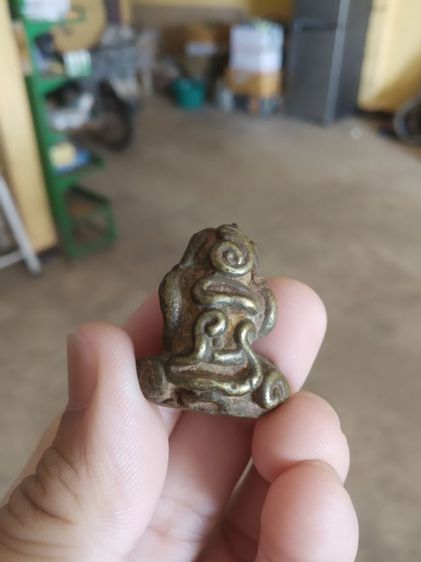 พระเนื้อโลหะทองเหลือง(พระรูปหล่อพระปิดตายันต์ยุ่ง(ทรงหนา)(ไม่ทราบพระเกจิที่สร้าง))พระบ้านพระเครื่องรางของมงคล รูปที่ 8