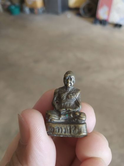 พระเนื้อทองเหลือง(พระรูปหล่อพระหลวงปู่สม(ไม่ทราบพระเกจิที่สร้าง)(ไม่รู้ที่มาไม่ทราบอายุ))พระบ้านพระเครื่องรางของมงคล รูปที่ 6