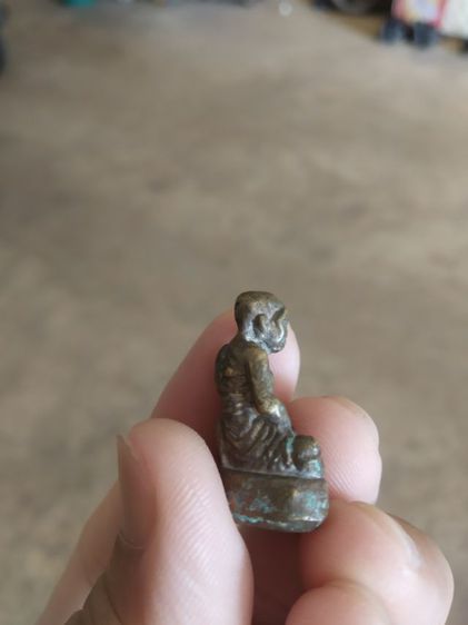 พระเนื้อทองเหลือง(พระรูปหล่อพระหลวงปู่สม(ไม่ทราบพระเกจิที่สร้าง)(ไม่รู้ที่มาไม่ทราบอายุ))พระบ้านพระเครื่องรางของมงคล รูปที่ 14