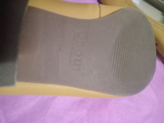 รองเท้าผู้หญิง ไซส์ 34 แบรนด์ Chou สีเหลืองมัสตาร์ด ใส่น้อยครั้ง จากภาพส้นรองเท้าได้ เหมือนได้รองเท้าใหม่ ไม่มีกล่องมห้นะคะ มีถุงผ้าแทนให้คะ รูปที่ 13