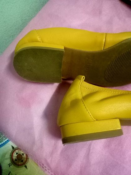 รองเท้าผู้หญิง ไซส์ 34 แบรนด์ Chou สีเหลืองมัสตาร์ด ใส่น้อยครั้ง จากภาพส้นรองเท้าได้ เหมือนได้รองเท้าใหม่ ไม่มีกล่องมห้นะคะ มีถุงผ้าแทนให้คะ รูปที่ 8