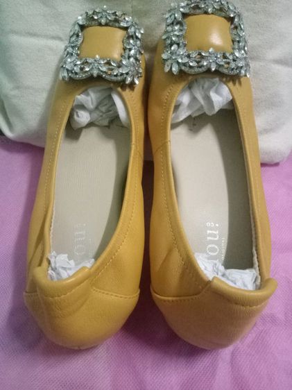 รองเท้าผู้หญิง ไซส์ 34 แบรนด์ Chou สีเหลืองมัสตาร์ด ใส่น้อยครั้ง จากภาพส้นรองเท้าได้ เหมือนได้รองเท้าใหม่ ไม่มีกล่องมห้นะคะ มีถุงผ้าแทนให้คะ รูปที่ 6