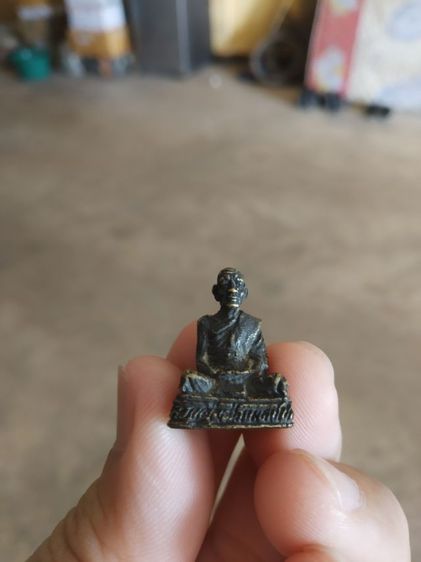 พระเนื้อทองเหลืองพิมพ์เล็ก(พระรูปหล่อพระหลวงพ่อผ่อง(เตชปัญโญ)(วัดราษฎร์เจริญ)(จังหวัดนครสวรรค์)(พระเกจิ))พระบ้านพระเครื่องรางของมงคล รูปที่ 4