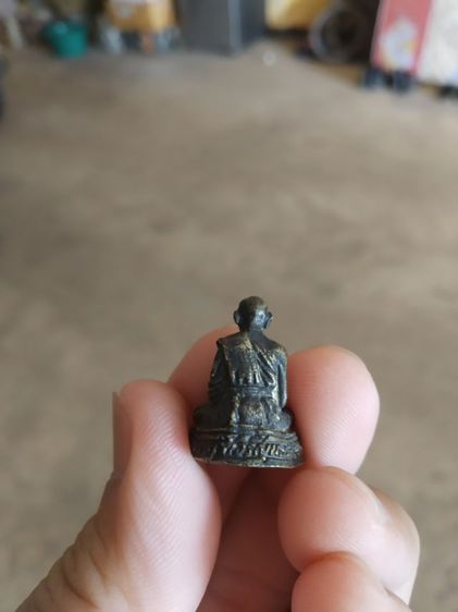 พระเนื้อทองเหลืองพิมพ์เล็ก(พระรูปหล่อพระหลวงพ่อผ่อง(เตชปัญโญ)(วัดราษฎร์เจริญ)(จังหวัดนครสวรรค์)(พระเกจิ))พระบ้านพระเครื่องรางของมงคล รูปที่ 3