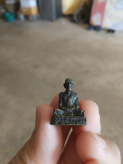 พระเนื้อทองเหลืองพิมพ์เล็ก(พระรูปหล่อพระหลวงพ่อผ่อง(เตชปัญโญ)(วัดราษฎร์เจริญ)(จังหวัดนครสวรรค์)(พระเกจิ))พระบ้านพระเครื่องรางของมงคล รูปที่ 5