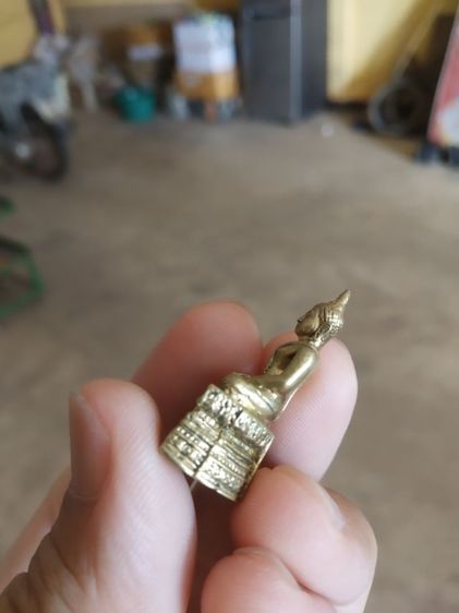 พระเนื้อกะไหล่ทอง(พระรูปหล่อเนื้อทองเหลืองพระกริ่งพิมพ์พระพุทธ(ฐานอุดกริ่งสั่นได้)(ไม่ทราบพระเกจิที่สร้าง))พระบ้านพระเครื่องรางของมงคล รูปที่ 17