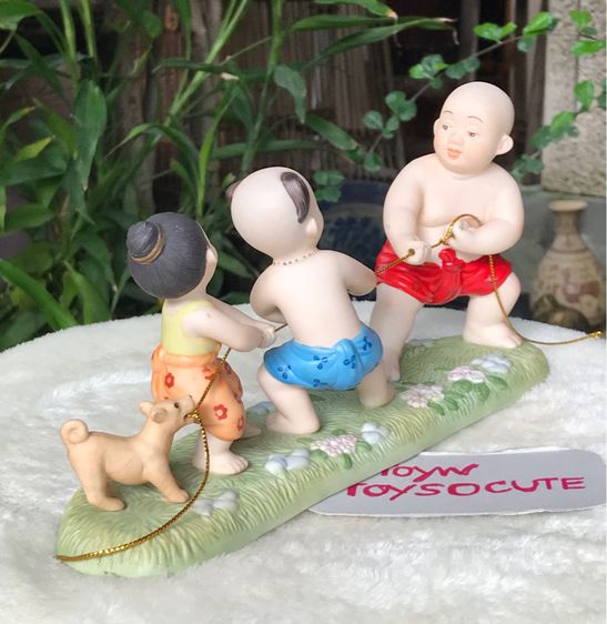 ของสะสมอายุราว 20 ปี Royal Figurine By Sencera  Child Playing Made In Thailand ตุ๊กตาชาววังการละเล่นเด็กชักกะเย่อ ชักเย่อ รูปที่ 2