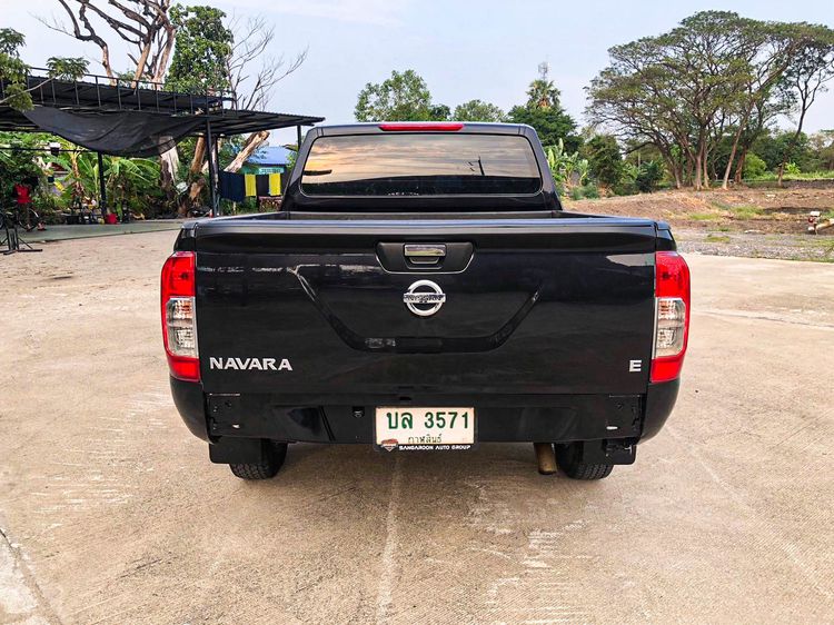 Nissan Navara 2018 2.5 E Pickup เบนซิน ไม่ติดแก๊ส เกียร์ธรรมดา ดำ รูปที่ 2