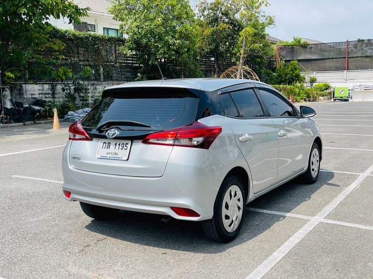 Toyota Yaris 2019 1.2 Entry Sedan เบนซิน ไม่ติดแก๊ส เกียร์อัตโนมัติ เทา รูปที่ 4