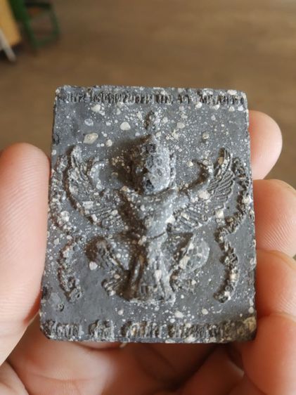 พระเนื้อผงมวลสารพิมพ์สี่เหลี่ยม(พระหลวงปู่ทวดนั่งบัวหลังพญาครุฑ(วัดพระโพธิ์สัตว์ธรรม)(วัด(กม26ใน))(จังหวัดยะลา))พระเครื่องรางของมงคลพระบ้าน รูปที่ 8